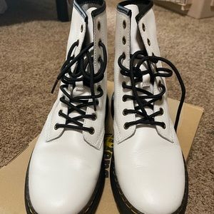 Doctor Martens whit combat boots